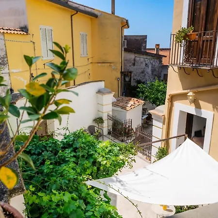 Charming House In With Sea View Francolise